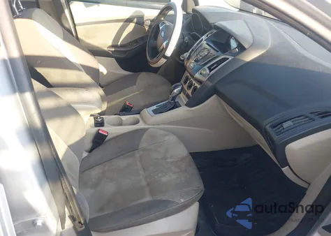 2012 Ford Focus Se z USA, uszkodzony, nr VIN 1FAHP3K21CL346095